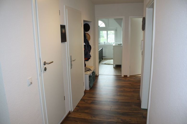 Stilvolle 3-Zimmer-Altbauwohnung mit offener Galerie -Tolle Wohnatmosphäre in ruhiger Lage – Eingangsbereich/Diele