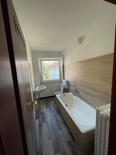 Attraktive 2-Zimmer-Wohnung – Badezimmer