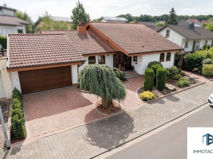 Großzügiges Einfamilienhaus mit Einliegerwohnung, Wintergarten, Sauna und moderner Haustechnik – Foto 1