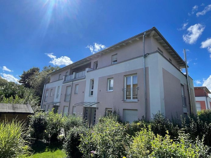 Appartement 3 pièces avec terrasse sur le toit à Ingolstadt-Nordwest, place de parking en garage souterrain incluse - sans commission – Außenansicht Ostseite