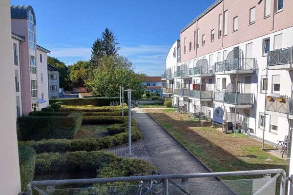 Balkonlu ve kapalı otoparkta park yeri bulunan, şirin 2 odalı daire — Regensburg-Galgenberg