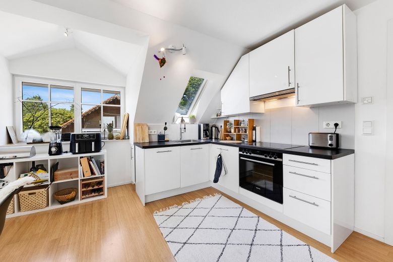 Design-Maisonette (Alleinige Etage) | KfW-A+, Galeria, kominek | blisko S-Bahn Untermenzing – Küche