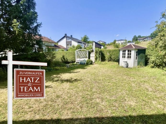 Charmante vrijstaande woning met potentieel op een prachtig perceel in Neukirchen am Inn! – Foto 1