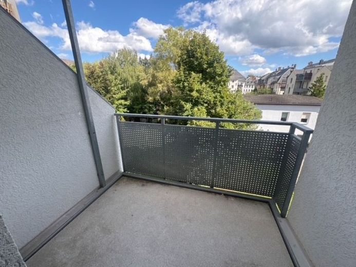 TOP-Whg. im 2.OG / Laminat / Balkon / Bad mit Dusche u.v.m. – Foto 1