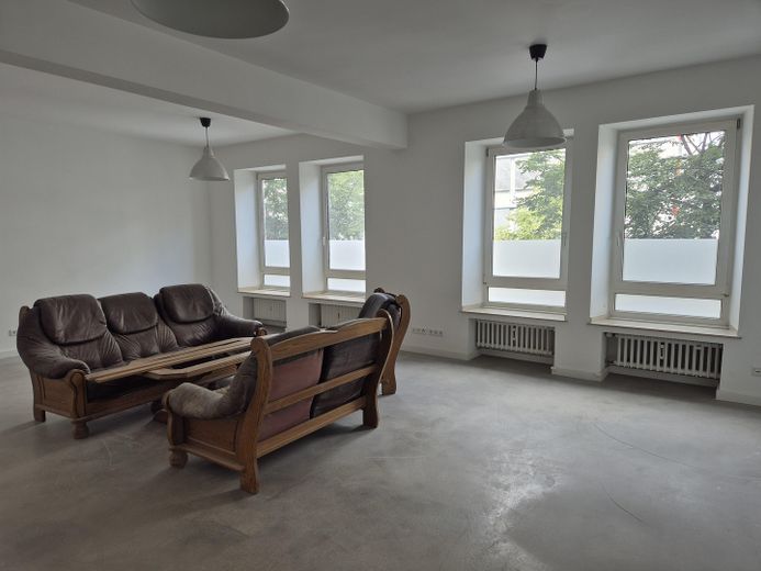 Friedrich-Ebert-Str. Loftetage mit ca 100qm, Meeting CoWorkingSpace, Asia Viertel im CBD – Vermietung ohne Wohnmöbel