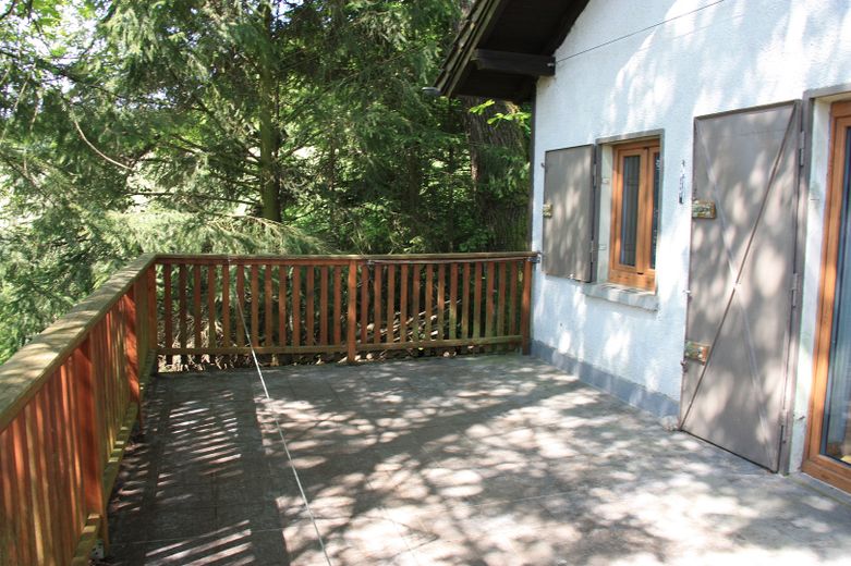 Waldhaus in Alleinlage – Terrasse