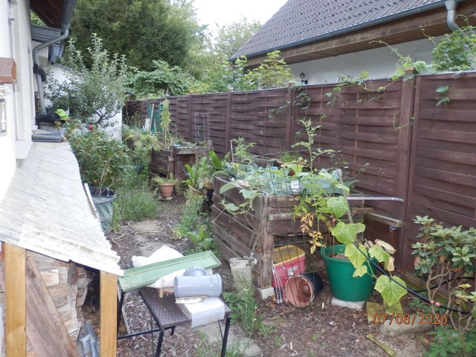 Einfamilienhaus mit Pool & Saunahaus und viel Privatsphäre – Sträucher-Gemüse-Kräutergarten