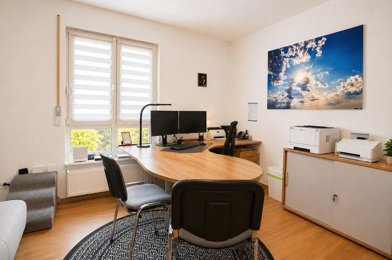 Süße Maisonette, eigener Eingang, mit Gärtchen und 2 Stellplätzen – Arbeiten/Schlafen EG