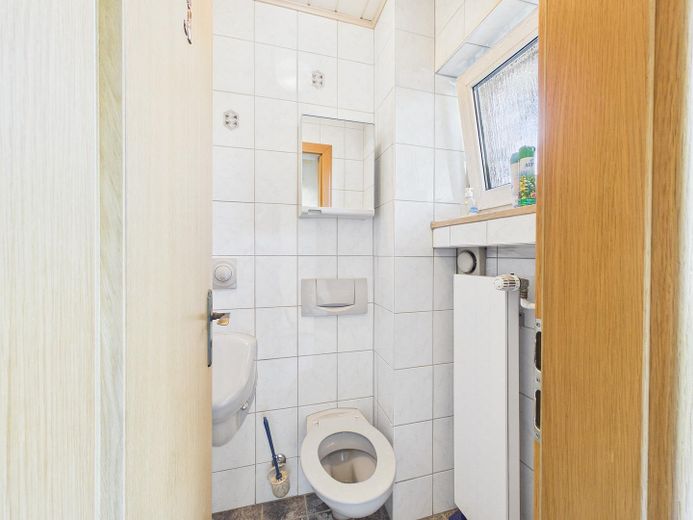 Edles Reihenmittelhaus in gepflegter Umgebung – EG Gäste-WC