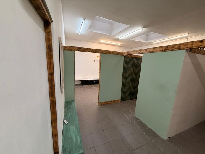 Großräumige Gewerbeimmobilie im Herzen von Moers – Halbes Geschoss Aufteilung
