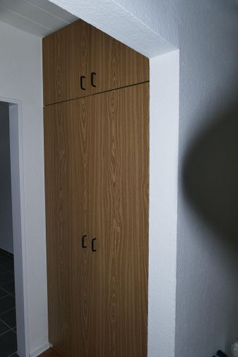 Dachgeschosswohnung mit Weitblick – Garderobenschrank