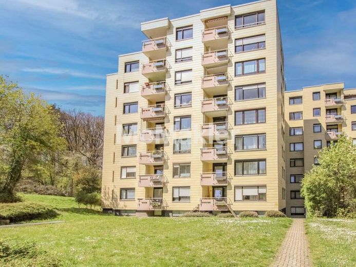 Lichtdurchflutete 2,5-Zimmer-Wohnung im 8. OG – Modernisiert, bezugsfrei, inkl. Einbauküche & Garage – Foto 1