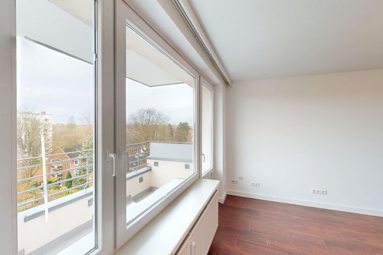 Wohnzimmer mit Balkon