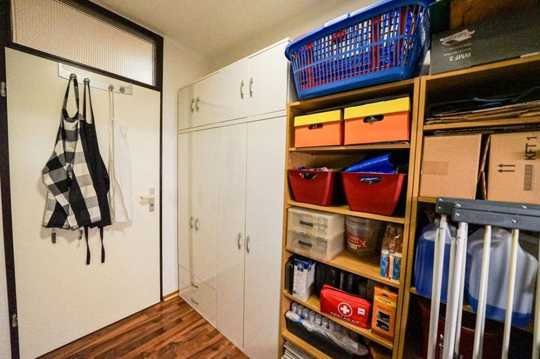Außergewöhnlich und stilvoll! 4-Zimmer-Wohnung mit 2 Balkonen und Tiefgarage in Köln-Weiden – Bild 20