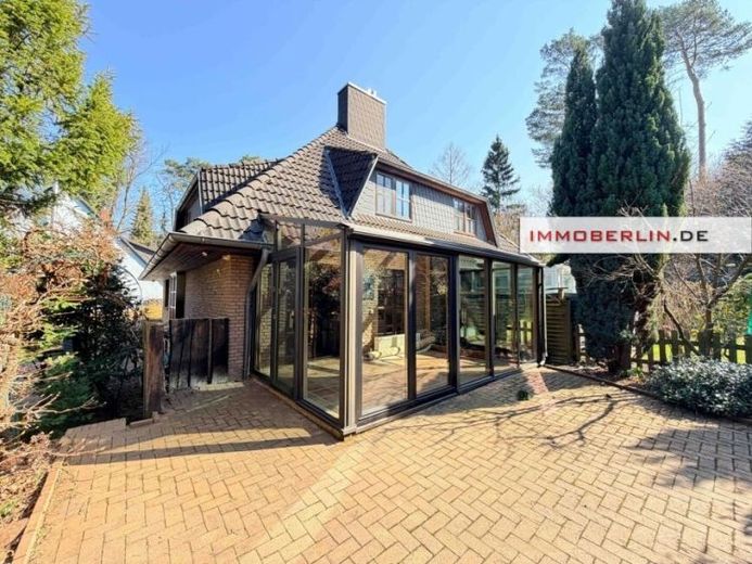 IMMOBERLIN.DE - Attraktives Haus auf sonnigem Grundstück in familienfreundlicher Lage – Foto 1
