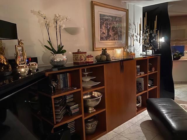Saarbrücken! Luksusowy dom przy lesie, a jednak w mieście – spokojna, prestiżowa lokalizacja, wszechstronne możliwości wykorzystania – EG - Wohnz. Sideboard 