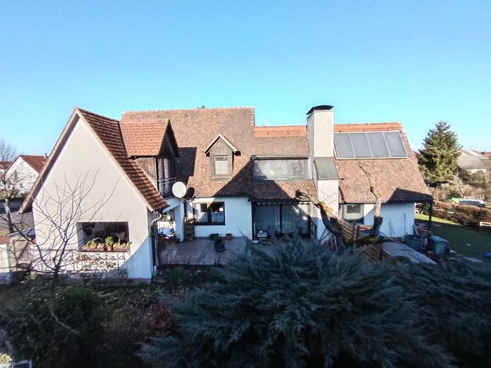 Hier stecken viele Optionen für Sie drin - Doppelhaushälfte mit Garten und Erweiterungsmöglichkeiten – Hausansicht Süden Gesamt