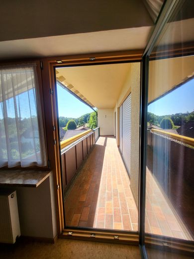 Freistehendes Einfamilienhaus in ruhiger Südhanglage mit weitem Blick über das Vilstal – Balkon