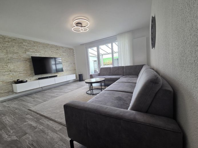 Casa a schiera centrale ben tenuta in posizione adatta alle famiglie a Laudenbach – Wohnzimmer 