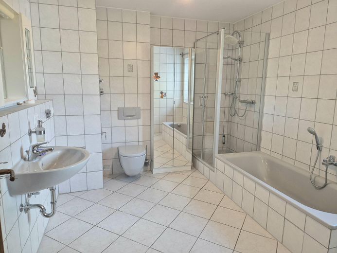 Großzügige, helle 4 Zimmer Wohnung – Foto 8