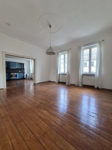 Mehrfamilienhaus, Dreifamilienhaus mit Loft Charakter u. Dachterrasse in Krefeld – Wohnzimmer Wohnung 2
