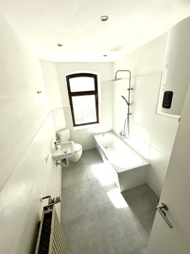 Gerenoveerd maisonnetteappartement met 4 kamers en 110 m² in het centrum van Apolda – Foto 5