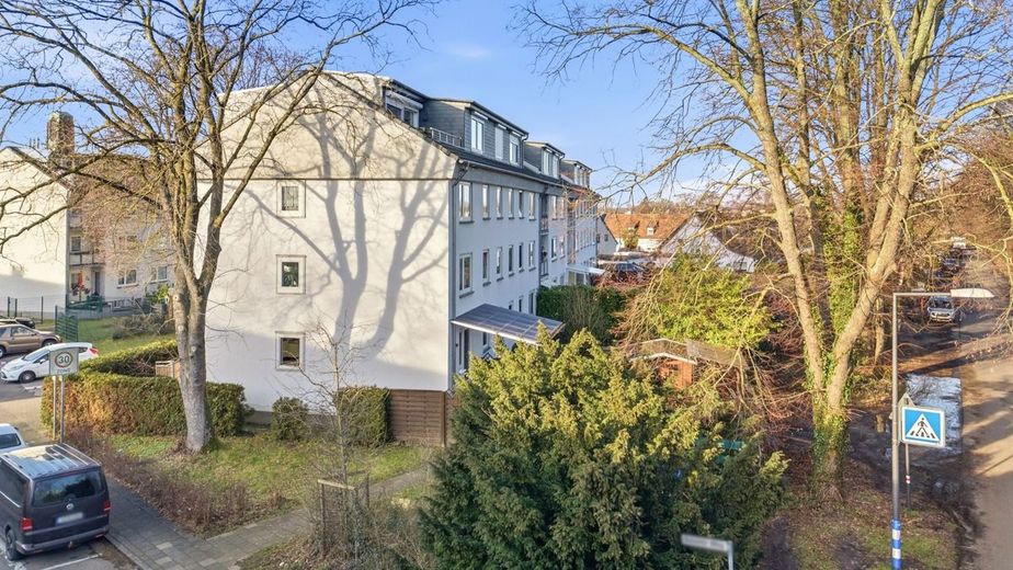 Seltene Gartenwohnung in Köln-Mülheim - 4 Zimmer, Terrasse, Balkon &amp; Carport – Drohnenaufnahme