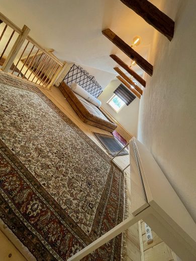 Renovierte 2,5-Zimmer Möblierte Wohnung Galerie Loft in Rottenburg – Schlafzimmer