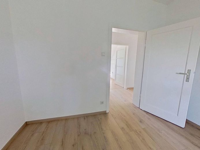 Appartement 3 pièces confortable avec salle de bains avec baignoire à Bielefeld-Mitte – Ansicht II: Schlafzimmer I
