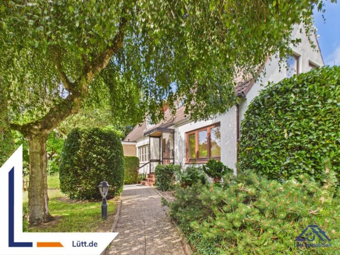 OPEN HOUSE on 02/10/2026 from 15:00 - 16:00 at Klingkoppel 39 in Kiel | Semi-detached house with a large plot for sale in 24109 Kiel | Lütt Immobilien Kiel | Commission-free for buyers – Photo 1
