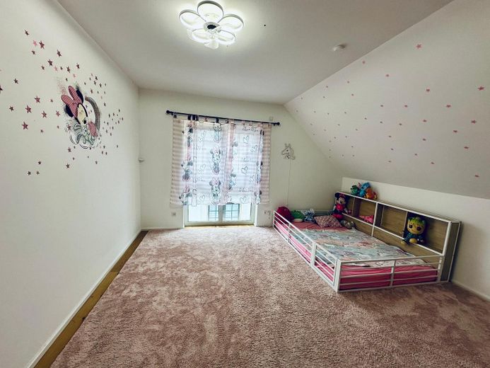 Exklusives Einfamilienhaus - einziehen und wohlfühlen – Kinderzimmer 2