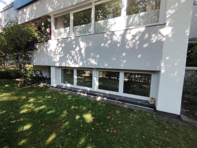 Recent gerenoveerde 2-kamer souterrainwoning direct naast de S-Bahn. Ideaal voor forenzen – Außenansicht von Garten