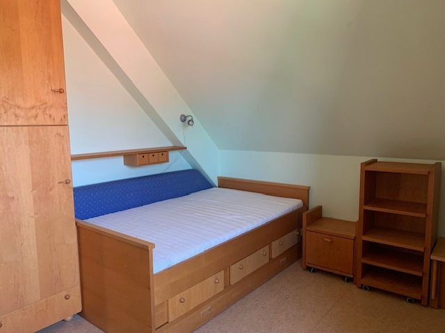 Provisionsfrei! Traumhaft schönes EFH mit separatem Büro-/Gästebereich - sofort frei! – Kindeerzimmer Nr 2 mit praktischen Möbeln