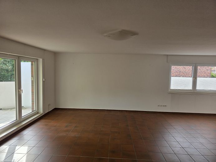 Rara opportunità nel Kreuzviertel: appartamento su due livelli, ca. 145 m², 4 locali, balcone – senza provvigione – 2. OG_Wohnzimmer (3)