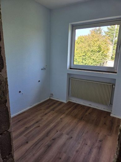 Casa con vistas panorámicas y parcela de 1.213 m²: mucho espacio y potencial – Waschzimmer
