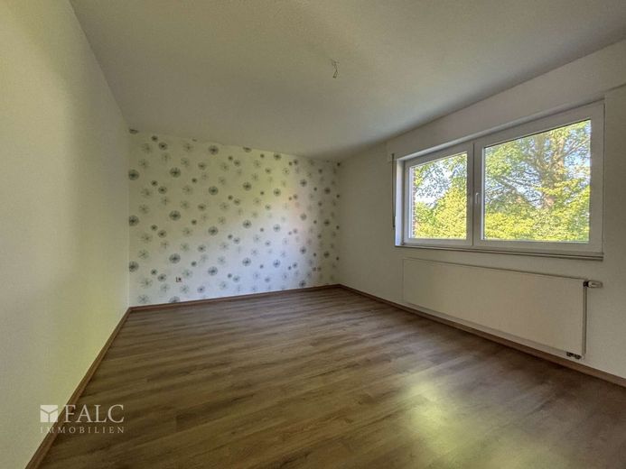 Ruhig gelegene Eigentumswohnung mit zwei Balkonen und eigener Garage in Dorsten-Wulfen – Schlafzimmer