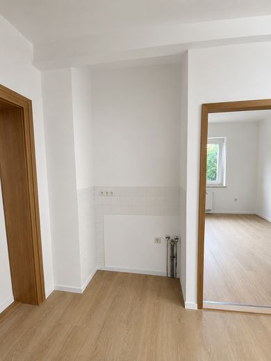 Frisch renovierte 2-Zimmer-Erdgeschosswohnung in Langenbernsdorf – frei ab September – Foto 3
