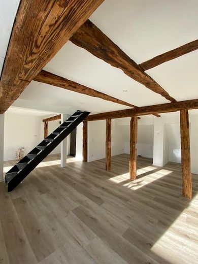 Hochwertige 85m² Maisonett- Wohnung, mit separaten Zugang, Erstbezug. – Wohnen u. Essen