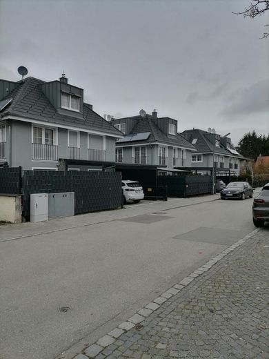 Walmdach-DHH von Straßenfront 