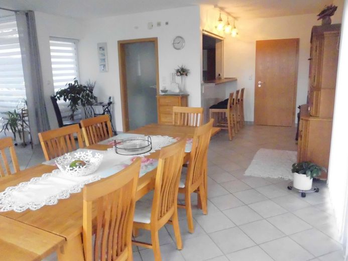 Schauenburg, Bungalow + ELW – Esszimmer mit Blick auf Küche…