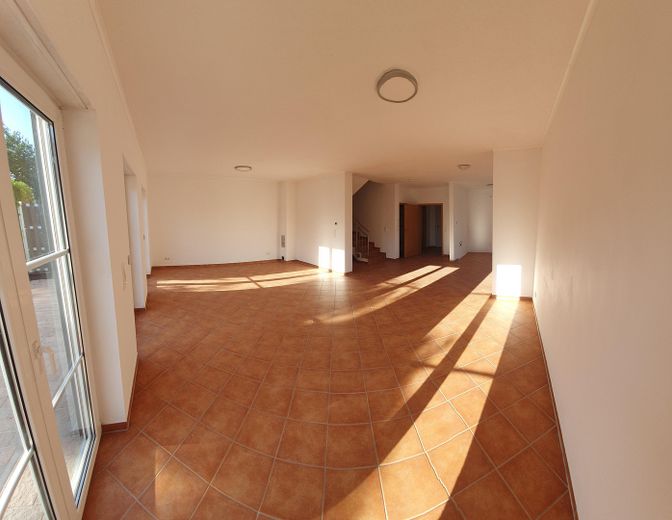 Helle, moderne Doppelhaushälfte in ruhiger Ecklage – sofort bezugsfertig! – Wohn-/Esszimmer & Küche
