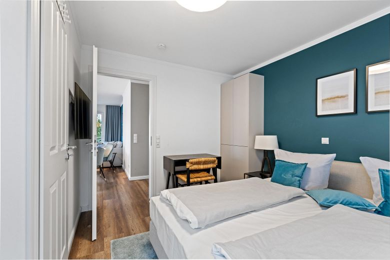 High-End-Interieur trifft Meeresrauschen: Exklusives Wohnerlebnis mit Ostseeblick – Schlafzimmer