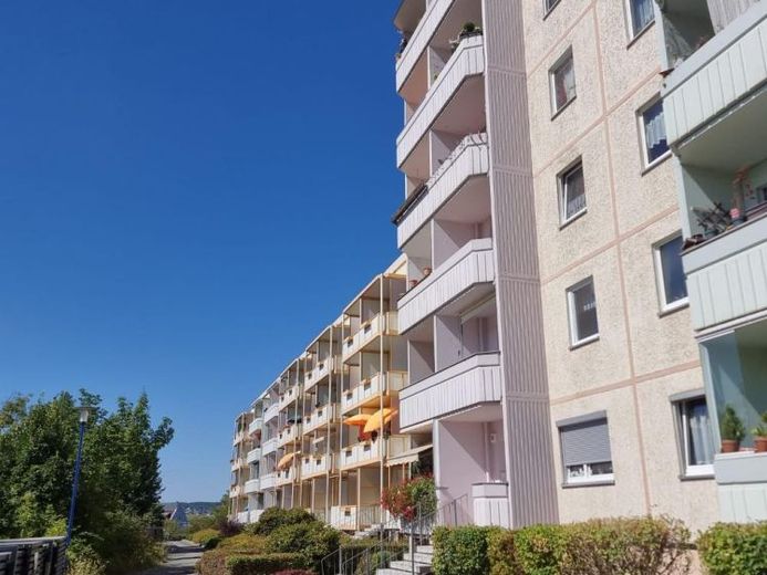 Tolle 3-R.-Whg. mit Balkon und EBK u. Stellplatz – फोटो 1