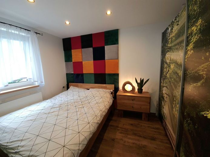 BIETERVERFAHREN - Saniertes &amp; möbliertes Einfamilienhaus in Michelau/Ofr. – Schlafzimmer Ansicht1