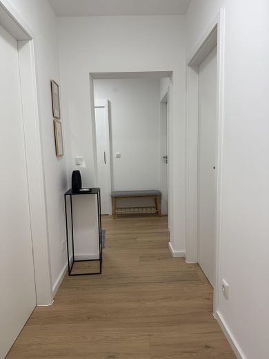 Provisionsfrei / Kernsanierte 3-Zimmer Wohnung in Wiesbaden-Schierstein mit Balkon & Stellplatz – Flur