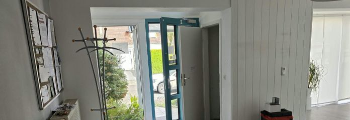 Liederbach’ta ofis alanı: iki oda ve mutfak
