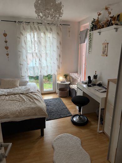 Vivienda con jardín y sensación de casa dentro de casa | Jardín de 135 m² | Sala de ocio interna | Plaza de aparcamiento en garaje subterráneo – Schlafzimmer 2