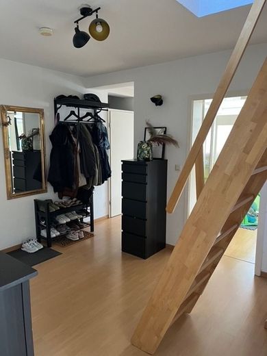4-Zimmer-Mietwohnung mit Balkon, nähe Bahnhof – Flur - www.immobilien-heise.de