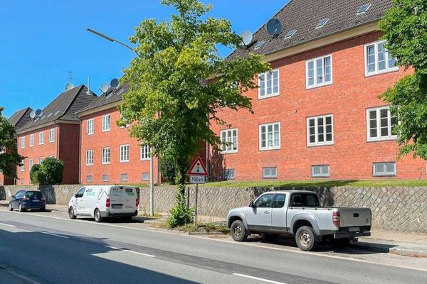 Investimento di capitale interessante con cinque edifici plurifamiliari e potenziale di sviluppo