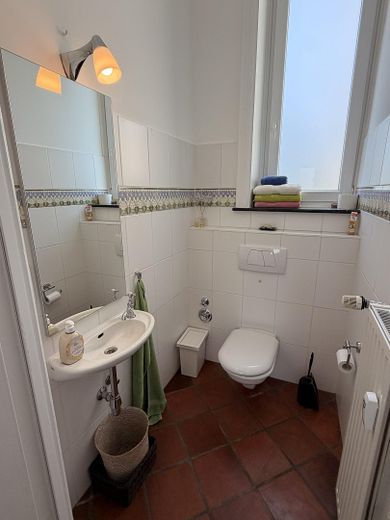 Hohenfelde – Moderne 4-Zimmer-Wohnung mit großzügiger Wohnlounge und Balkon ins Grüne – 2. WC